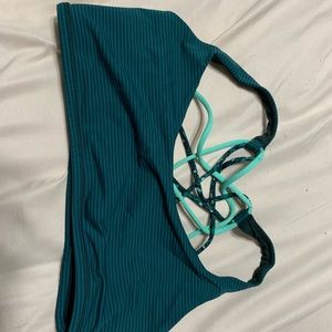sports bra pululemos